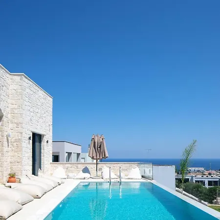 Sorin Villa, Boasting Pool & Heated Whirlpool, By Thinkvilla *